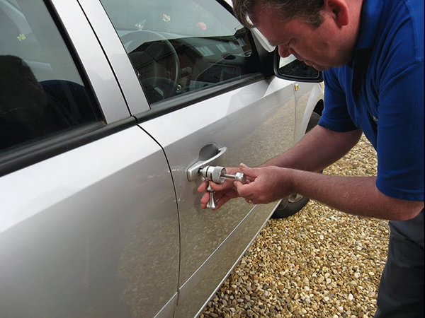 Technicain Unlock Locked Car